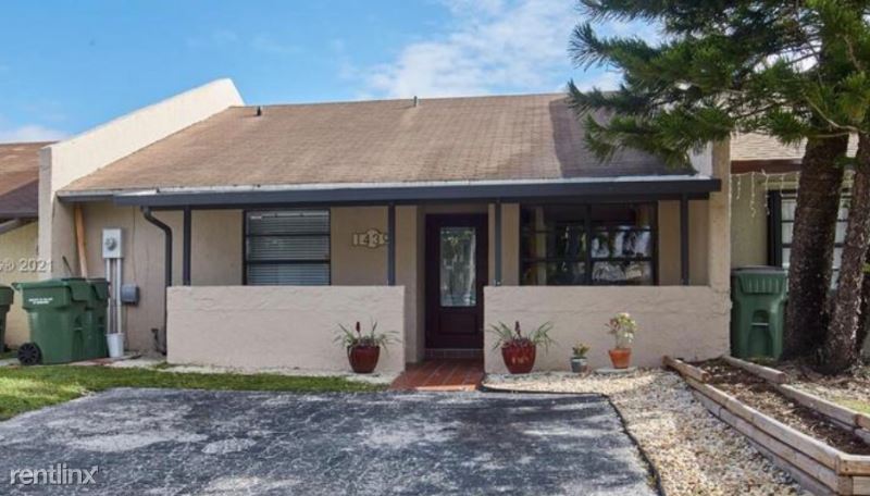 Primary Photo - 2 br, 2 bath Townhome - 1439 Sandpiper Blvd