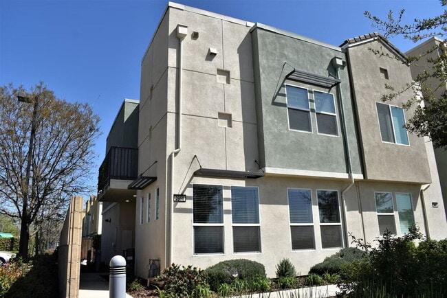 Fresh 3-Bed, 2-Bath Home in Natomas Crossing — Perfect for Commuters - Fresh 3-Bed, 2-Bath Home in Natomas Crossing — Perfect for Commuters