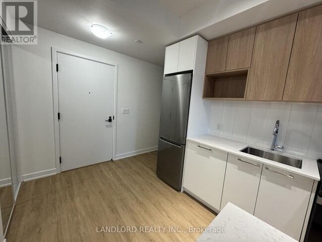 Photo du bâtiment - 500 Plains Rd E