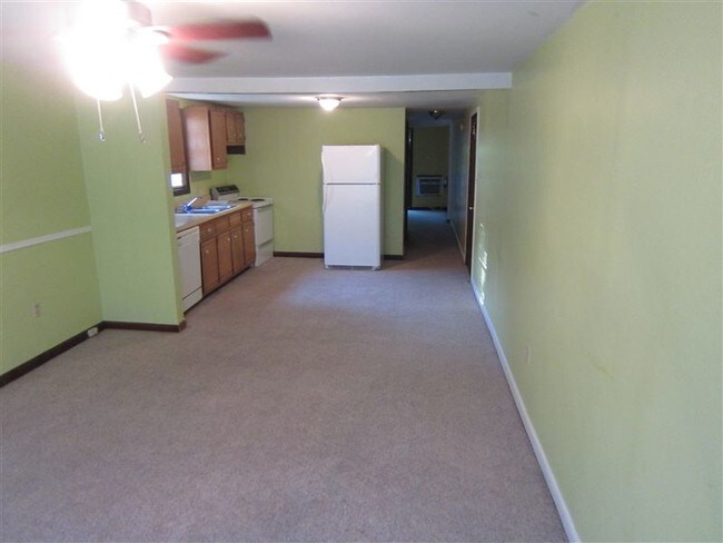 Building Photo - 630 W Strawn Ave