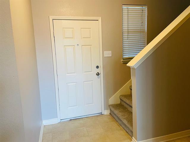 Foto del edificio - 7120 Wind Row Dr