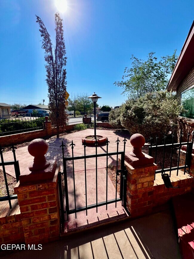 Foto del edificio - 339 Medina St