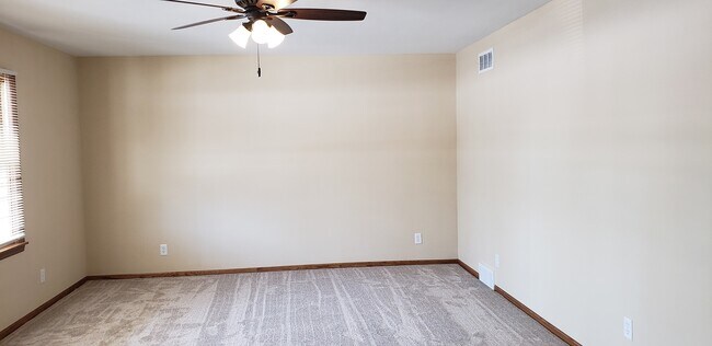 Building Photo - 336 W Elm St