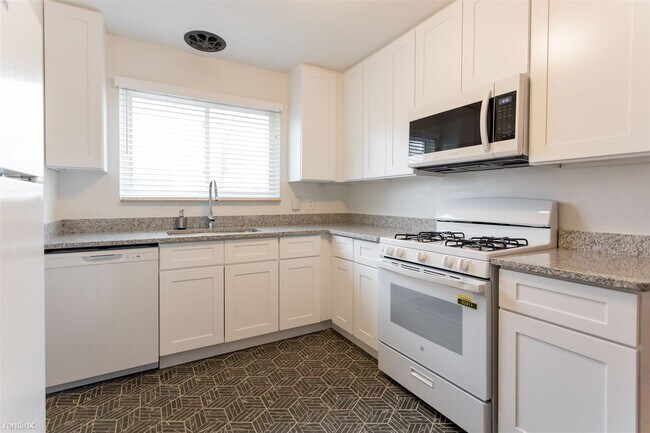 Building Photo - 3 br, 1 bath House - 159 Winona St