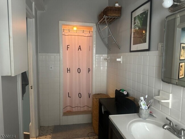 Foto del edificio - 324 Claremont Ave