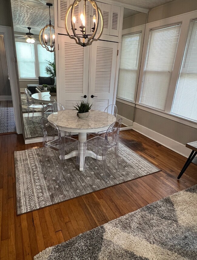 Foto del edificio - 156 Wolford St