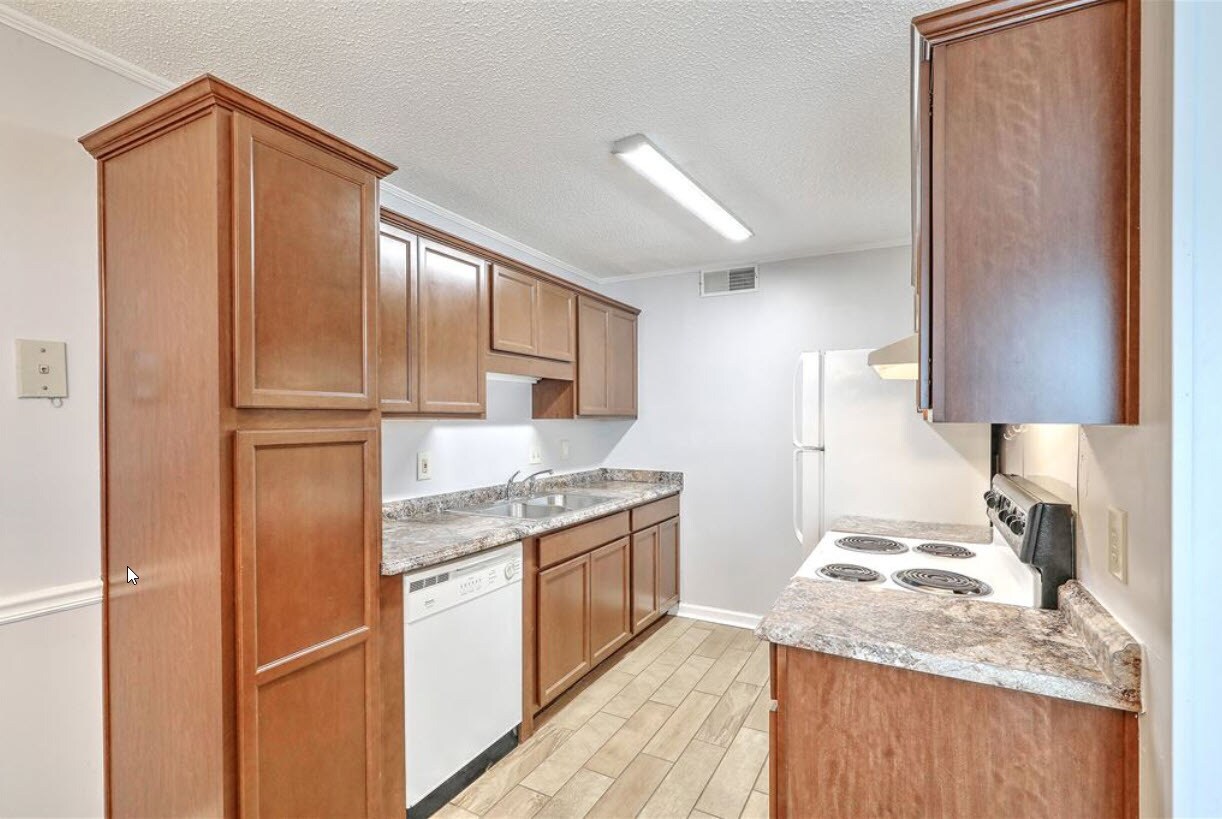 Primary Photo - 109 Elmwood Ave