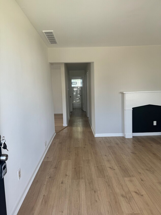 Foto principal - 8112 Republic Ave