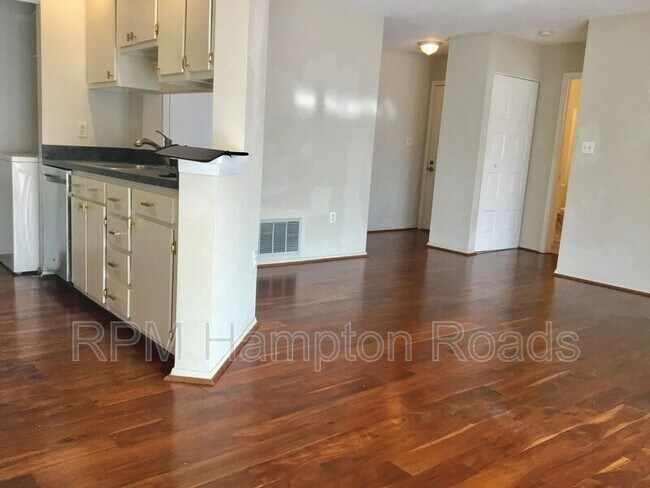 Foto del edificio - 1012 Autumn Woods Ln