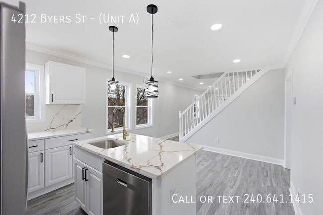 Foto del edificio - 4212 Byers St