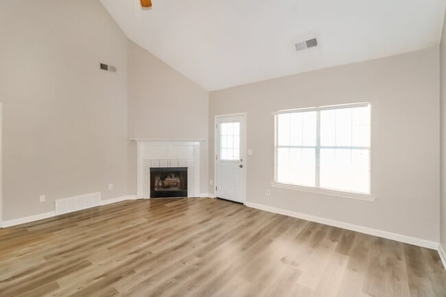 Foto del edificio - 7806 Wolf Hollow Dr