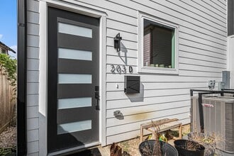 Building Photo - 203 Danna Ln