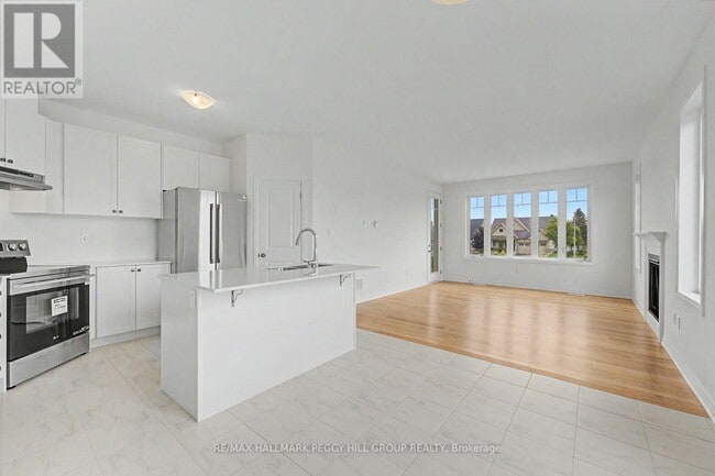 Building Photo - 553 Hudson Cres