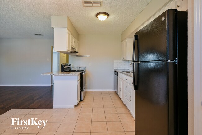 Foto del edificio - 7621 Clover Ln