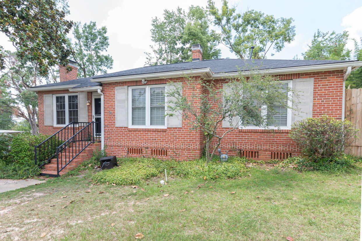 Primary Photo - 402 E Palmer Ave