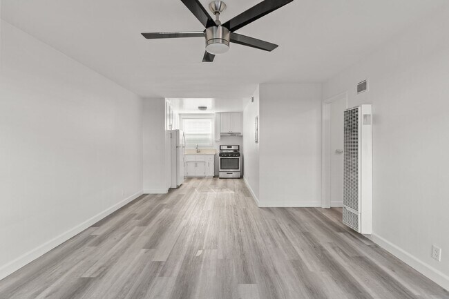 Foto del edificio - 1521 E 2nd Street