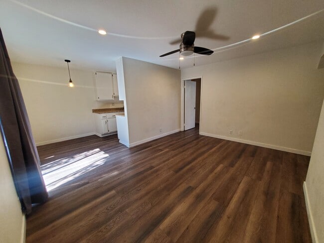 Building Photo - 8641 Glenoaks Blvd