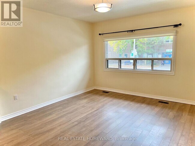 Photo du bâtiment - 169 Carlaw Ave