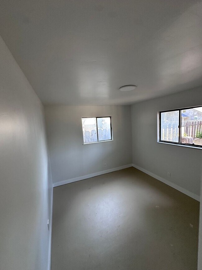 Building Photo - New renovated 3 Bedroom, 1 Bathroom Home w...