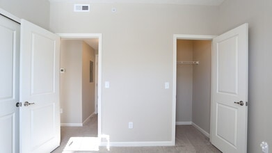 Bedroom - 1BR, 1BA - 685 SF - The Foxfire - Brook Lane Apartments