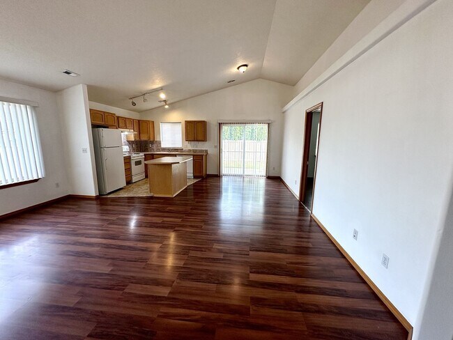 Building Photo - Welcome to Your New Home in West Pasco!