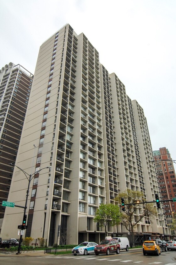 Foto principal - 3200 N Lake Shore Dr