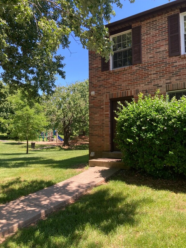 Building Photo - 7700 Fawn Ct