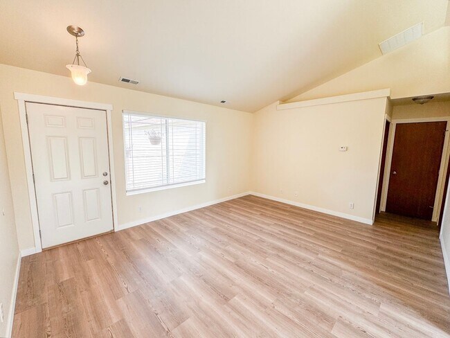 Building Photo - Amazing single level Rancher in Post Falls