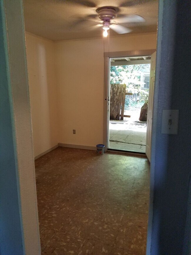 Building Photo - 2055 W Summit Unit D