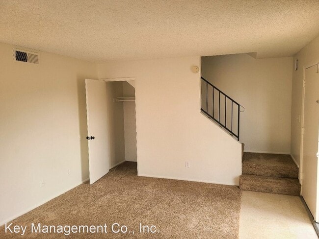 Building Photo - 2 br, 1 bath House - 6043 W. Golden Lane
