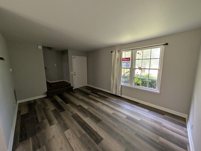 Foto del edificio - 602 McPherson Cir