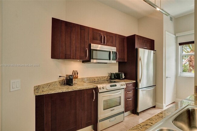 Foto del edificio - 20000 E Country Club Dr