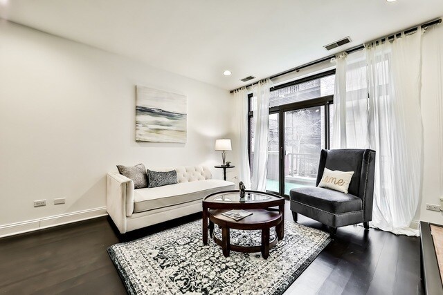 Foto del edificio - 56 W Huron St