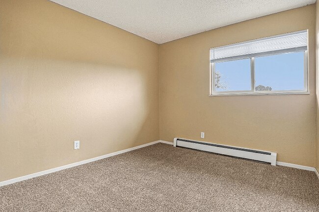 Foto del edificio - 4215 Loomis Ave