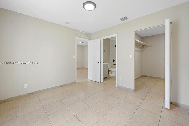 Building Photo - 142 NW 69th St