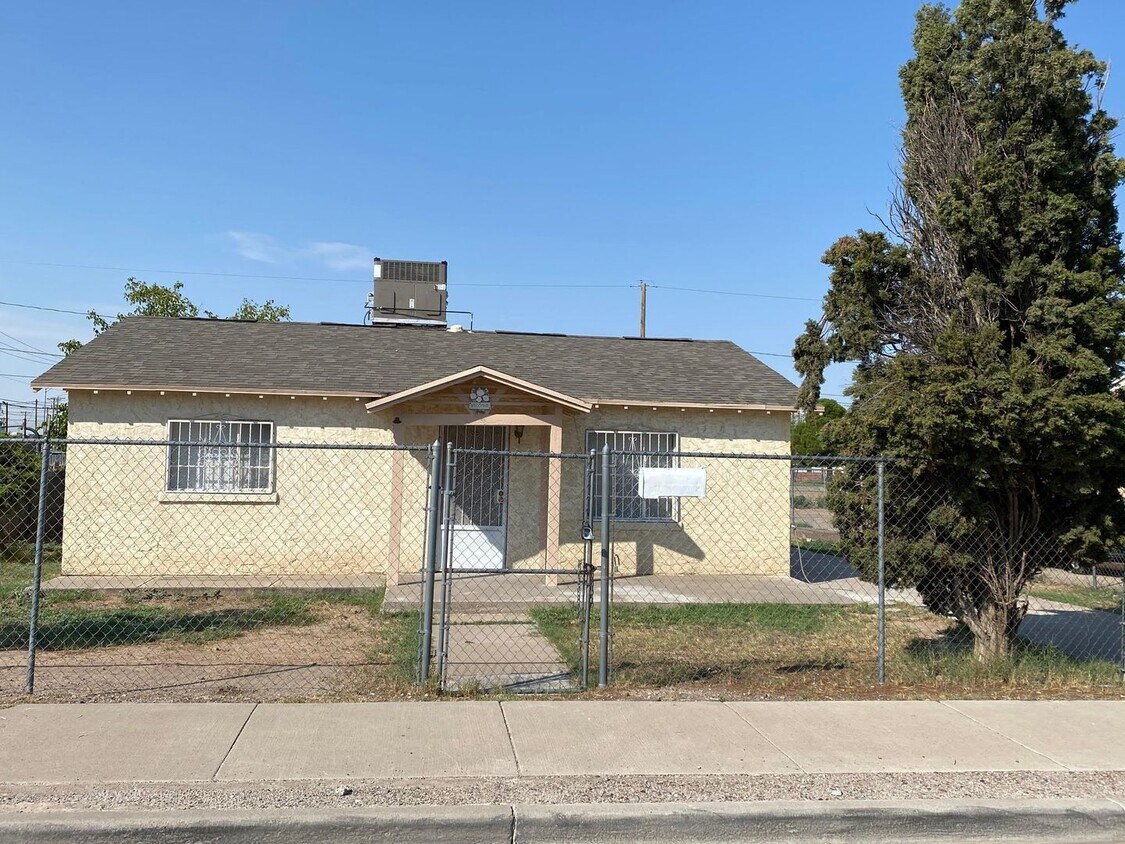 Primary Photo - Cute Lower Valley Home!