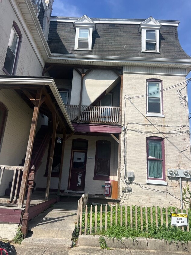 Primary Photo - 24 N Hartley St