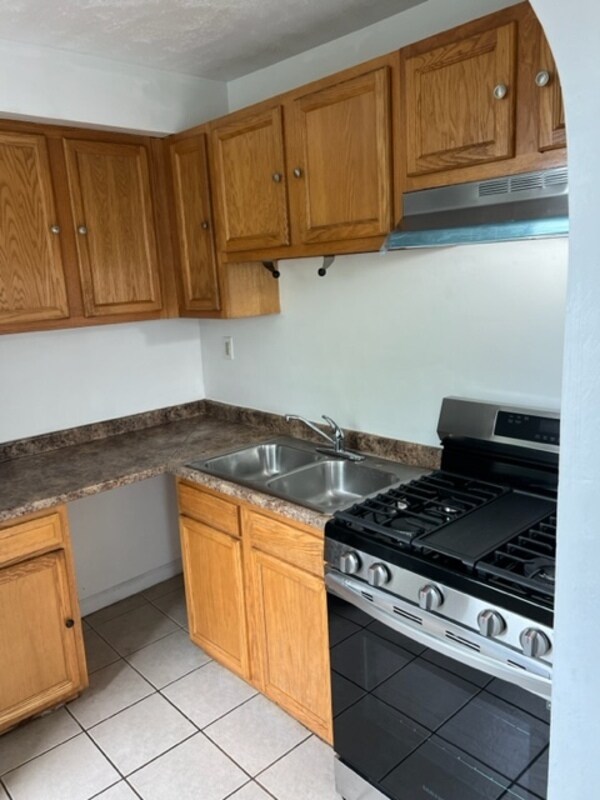 Building Photo - 225 Suncrest St