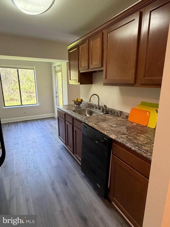 Foto del edificio - 8395 Buttress Ln