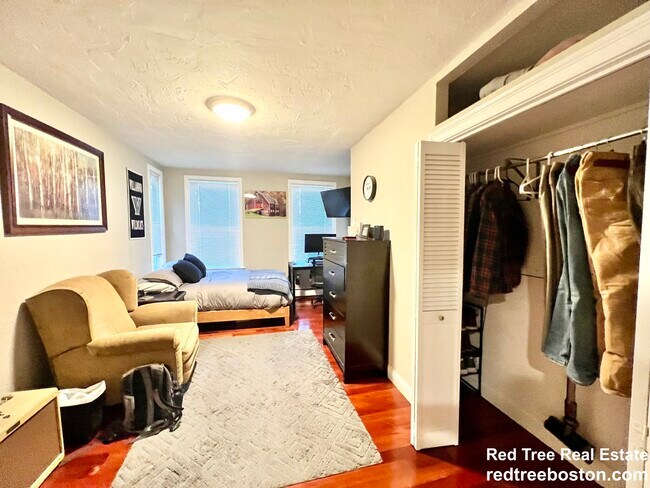 Building Photo - 141 L St