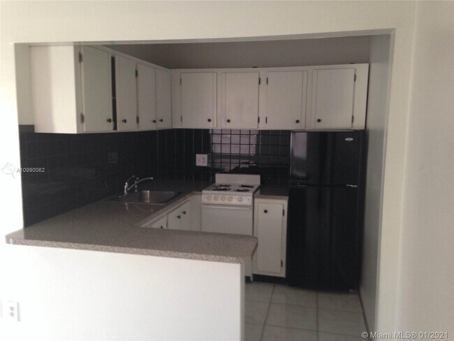 Building Photo - 6337 SW 20th Ct