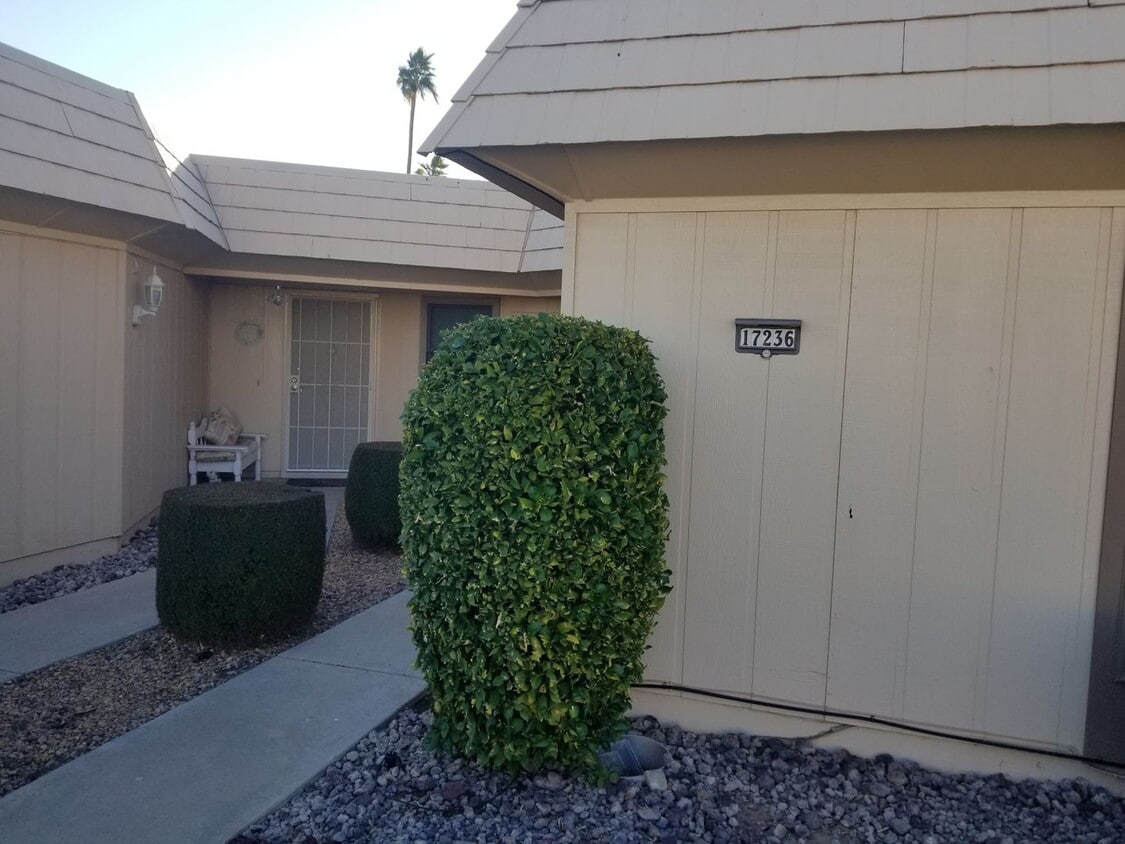 Primary Photo - Spacious 2 bedroom 2 bath Condo