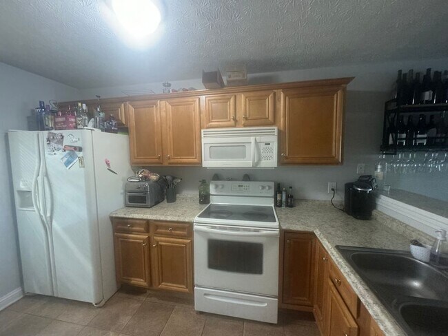 Foto del edificio - 2414 Lake Park Rd