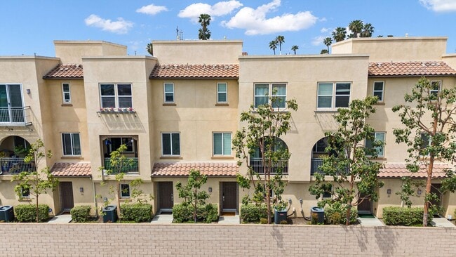 Building Photo - 2651 W Lincoln Ave