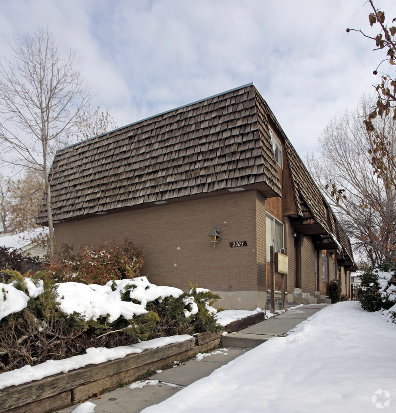 Primary Photo - 2303 S Green St