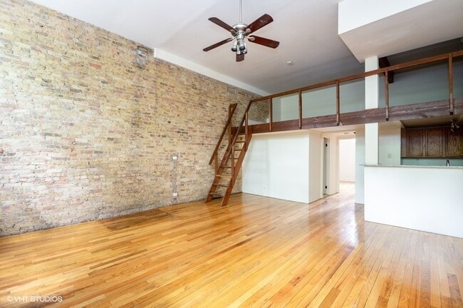 Building Photo - 1050 W Dickens Ave