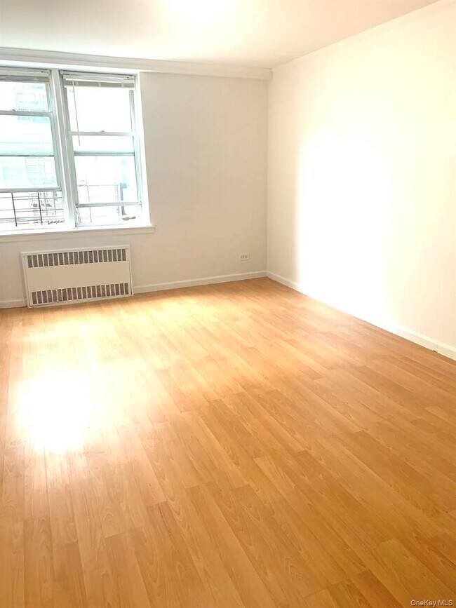 Building Photo - 42-45-45 Kissena Blvd