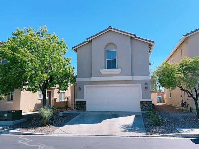 Building Photo - 3 Bed 2.5 Bath Single House near Rainbow 215