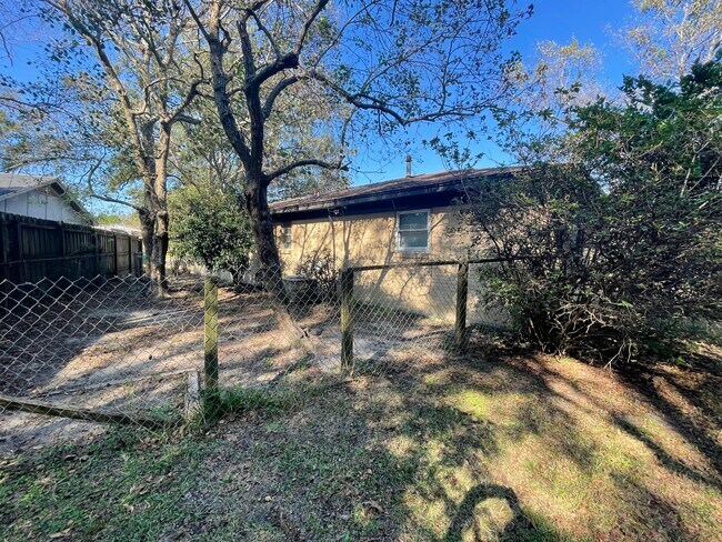 Building Photo - 5306 Monaco St