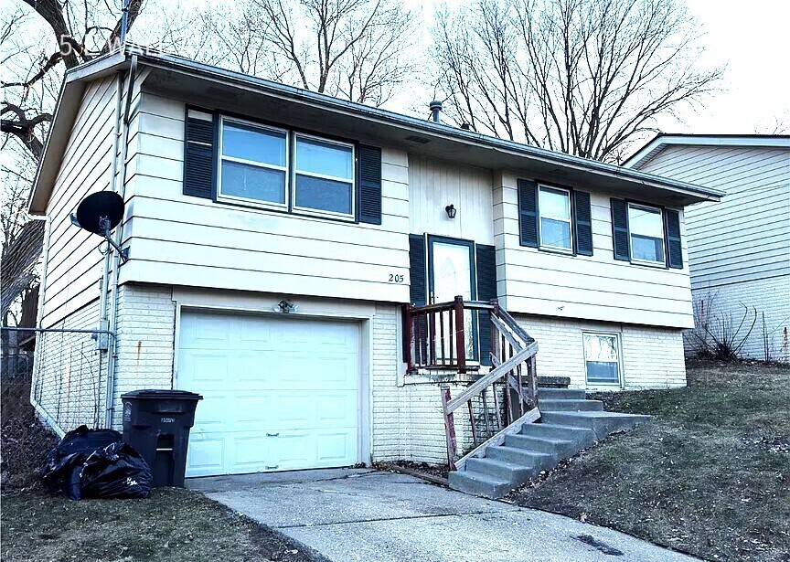 Primary Photo - 205 E Wall Ave